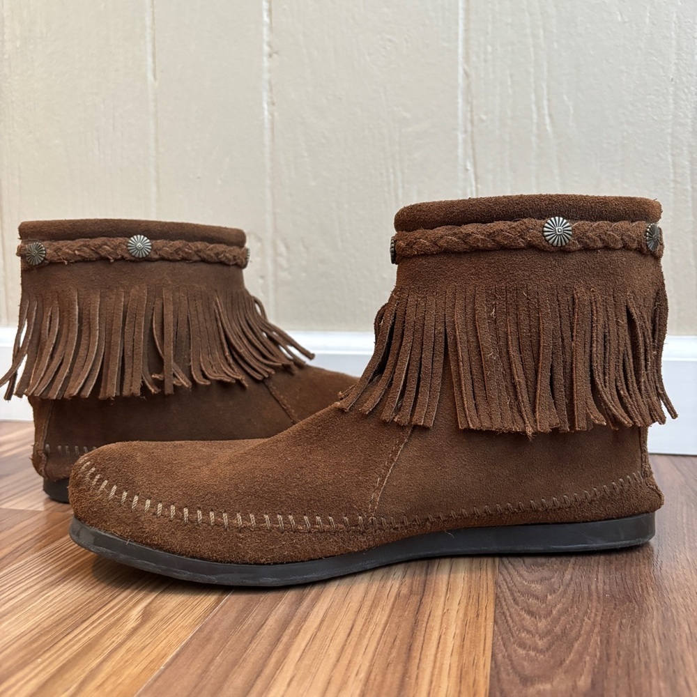 Minnetonka Moccasins 293 High Top Fringe Boot in Dusty Brown Suede - Picture 3 of 10